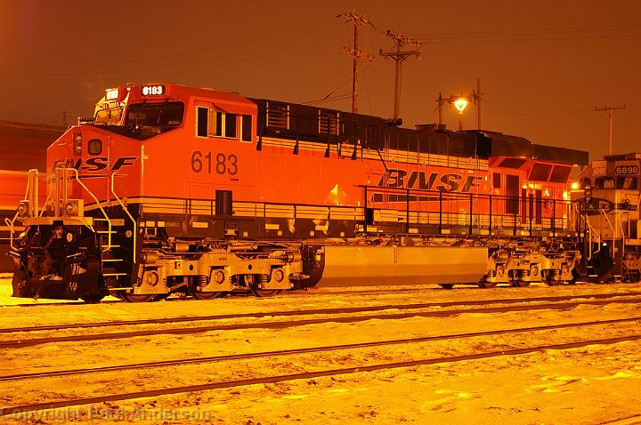 BNSF 6183 at nite - ES4400AC.jpg